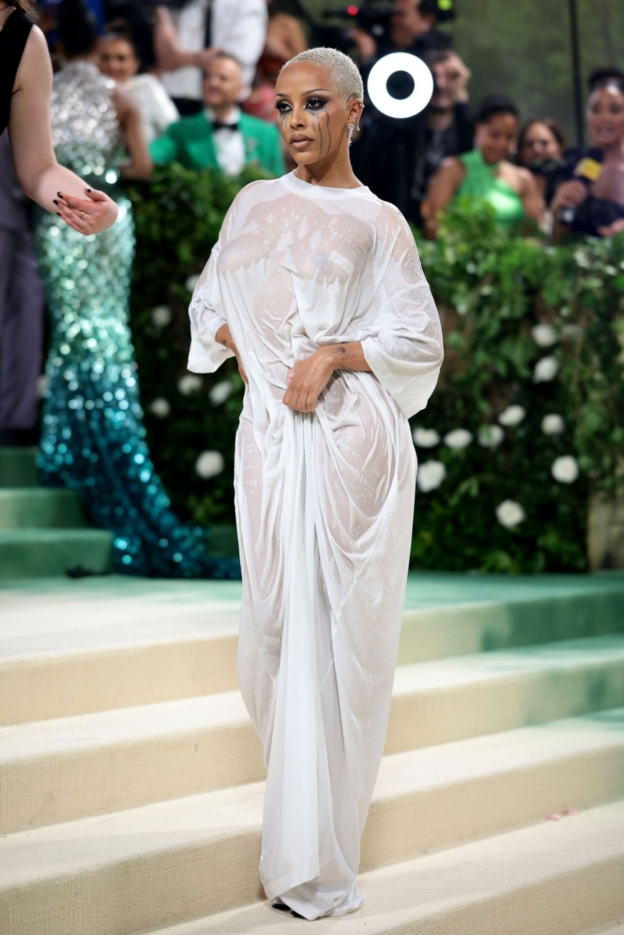 Doja Cat Stuns in Unconventional Met Gala Ensemble03